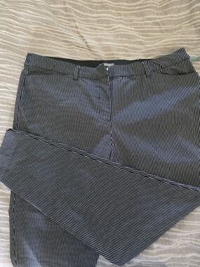 ❤️2 For 30❤️Maurices Navy and White Striped Pants - XX-Large Regular